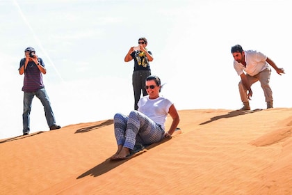 ドバイ：VIP BBQ とオプションの四輪バイク付きデザート サファリ