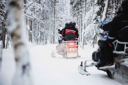 Rovaniemi: lo más destacado del Círculo Polar Ártico en moto de nieve