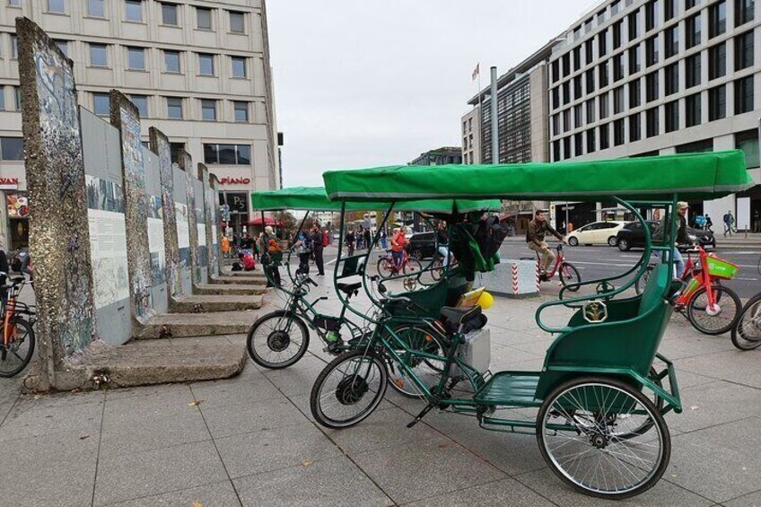 Multi Berlin Rickshaw for Groups and Famiily Berlin Wall