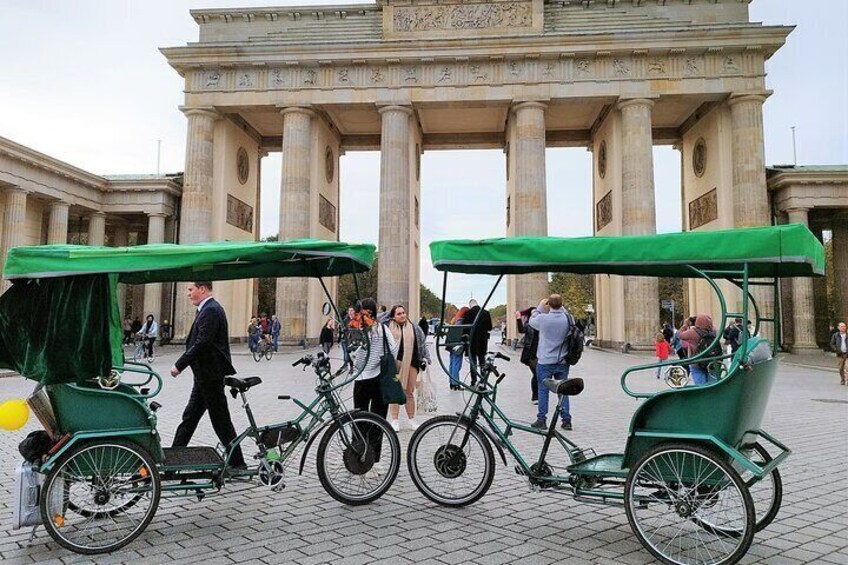 2025 Multi Berlin Rickshaw Historical Highlights for Groups and Famiily Brandenburger Tor