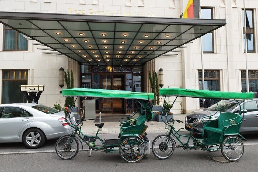 Private (Multi) Rickshaw Berlin Highlights and Local Guide 