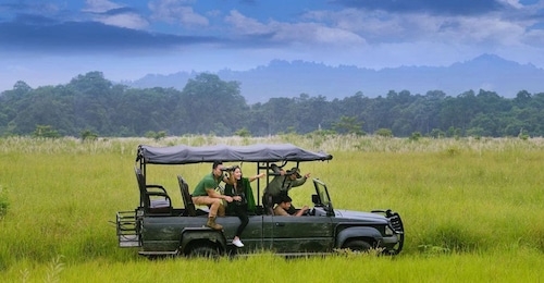 Kathmandu: 3 päivän Chitwan-safarikierros hotellisiirroilla