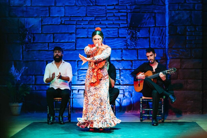 Seville: Baraka Sala Flamenca Show with Drink in Tirana