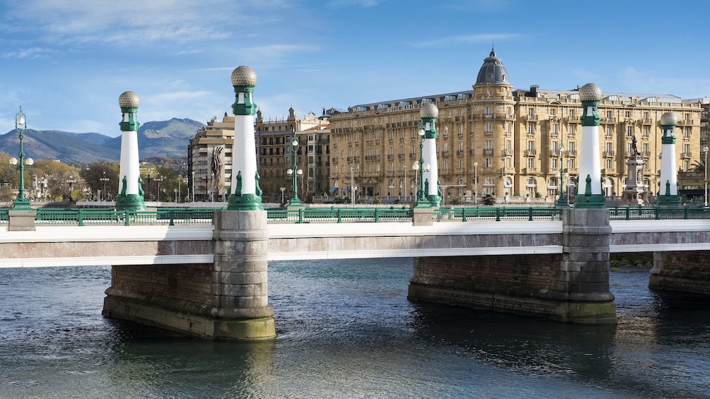 San Sebastián, Saint-Jean-de-Luz & Biarritz with Boat Ride