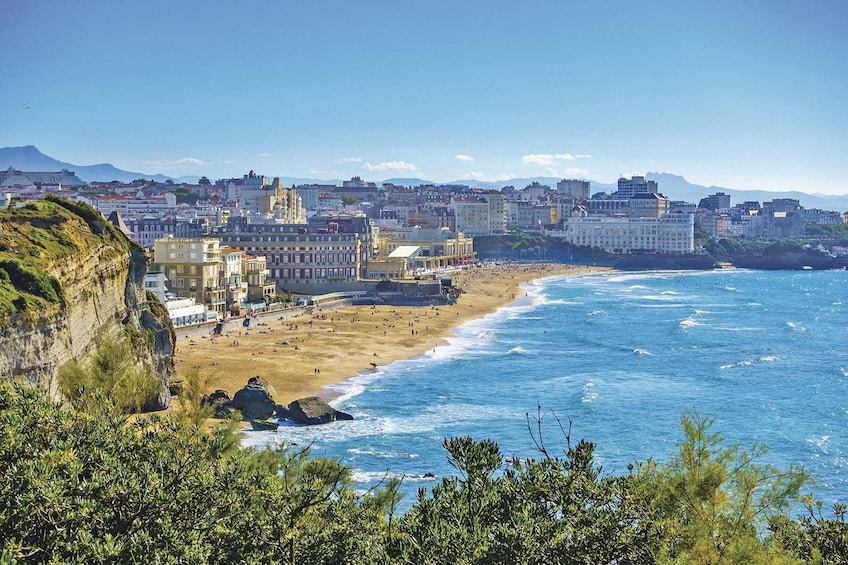 travel from san sebastian to biarritz