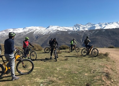 Ruta en bicicleta eléctrica en grupo reducido por Sierra Nevada