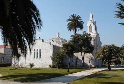 Santiago: Rias Baixas Bootstour mit Meeresfrüchten und Weinkellerbesuch