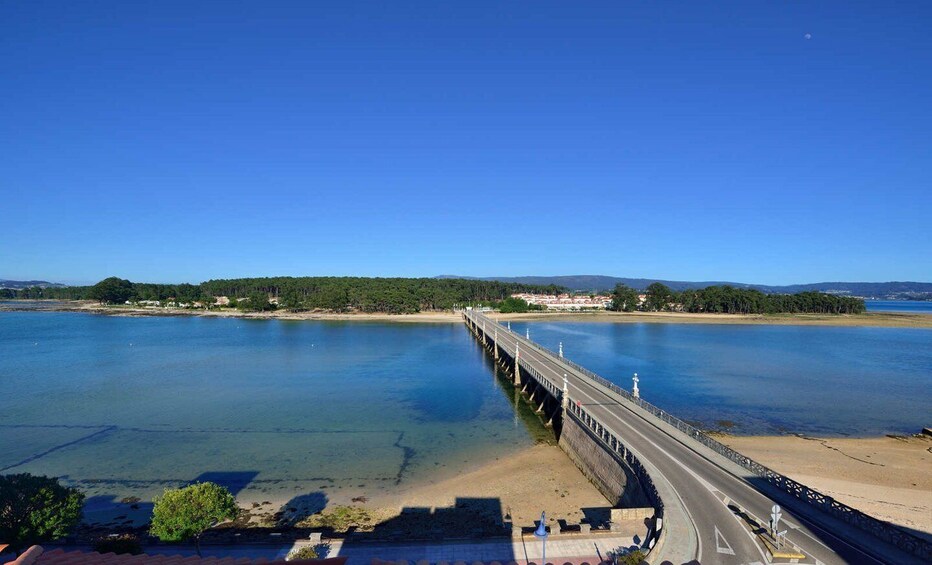 Picture 9 for Activity From Santiago: Tour to Rias Baixas with Boat, Seafood & Wine