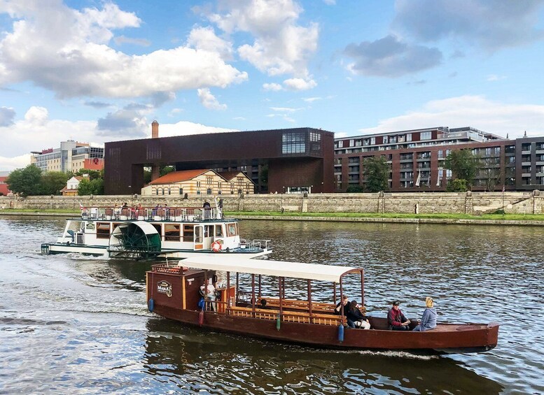 Picture 2 for Activity Krakow: Sightseeing Cruise by Vistula River