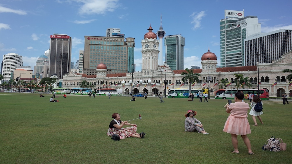 Nighttime City Tour with Petronas Twin Towers, Chinatown & Dinner