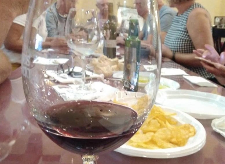 Picture 6 for Activity Córdoba: Local Wine Tasting Evening