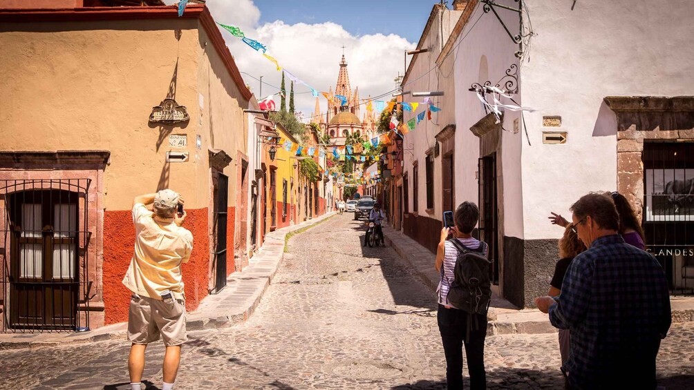 Picture 6 for Activity San Miguel: Landmarks and Lunch Walking Tour in English