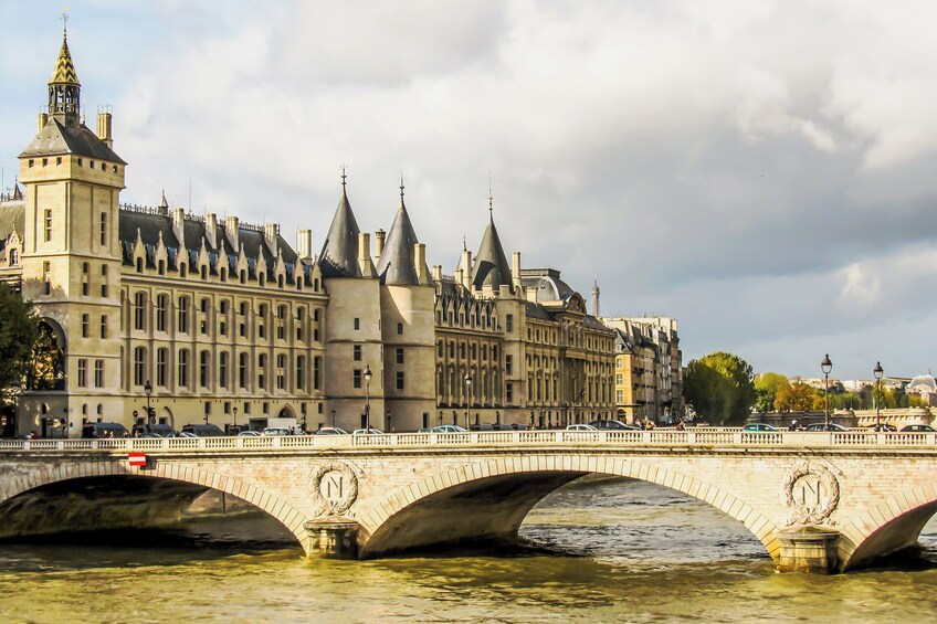 Medieval Quarter Tour with Sainte-Chapelle & Notre-Dame