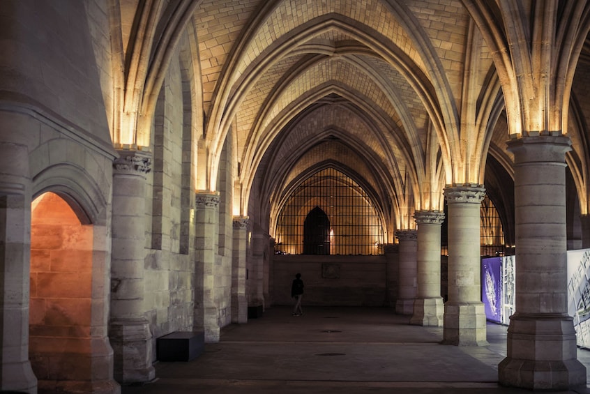 Medieval Quarter Tour with Sainte-Chapelle & Notre-Dame