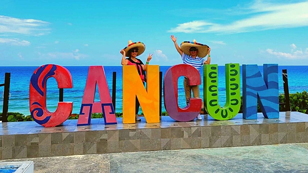 Picture 9 for Activity Cancun: Guided City Tour with Shopping and Tequila Tasting