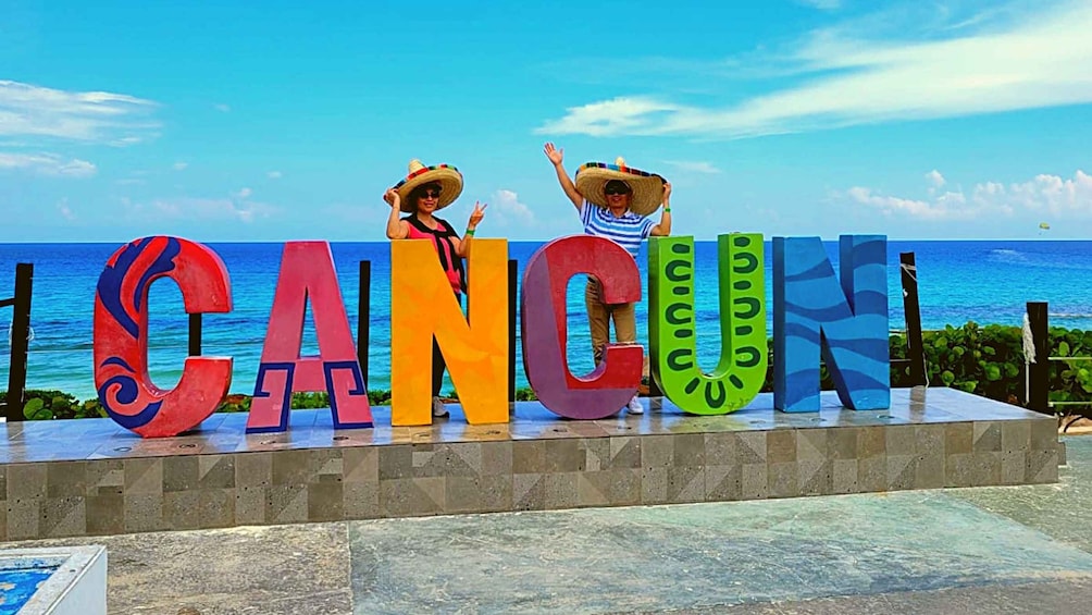 Picture 3 for Activity Cancun: Guided City Tour with Shopping and Tequila Tasting