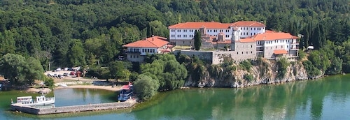 Desde Skopje: tour privado de día completo de Ohrid y Saint Naum