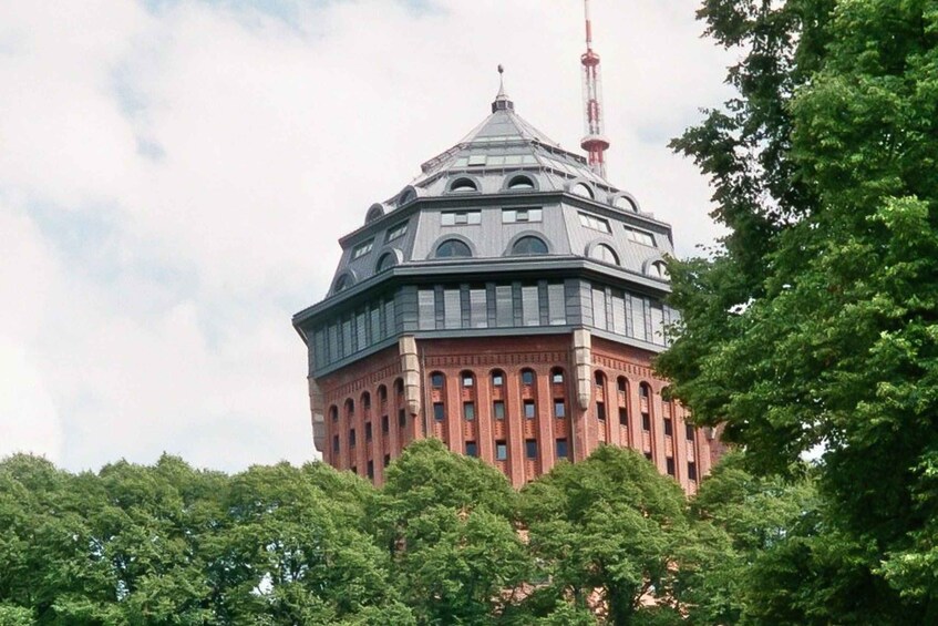 Picture 2 for Activity Hamburg: Downtown, Alster & Alternative Areas Bike Tour