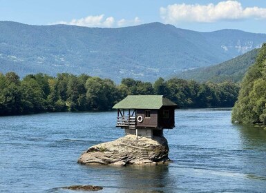 Belgrade: Best of West (Drina House, Drvengrad and Sargan 8)