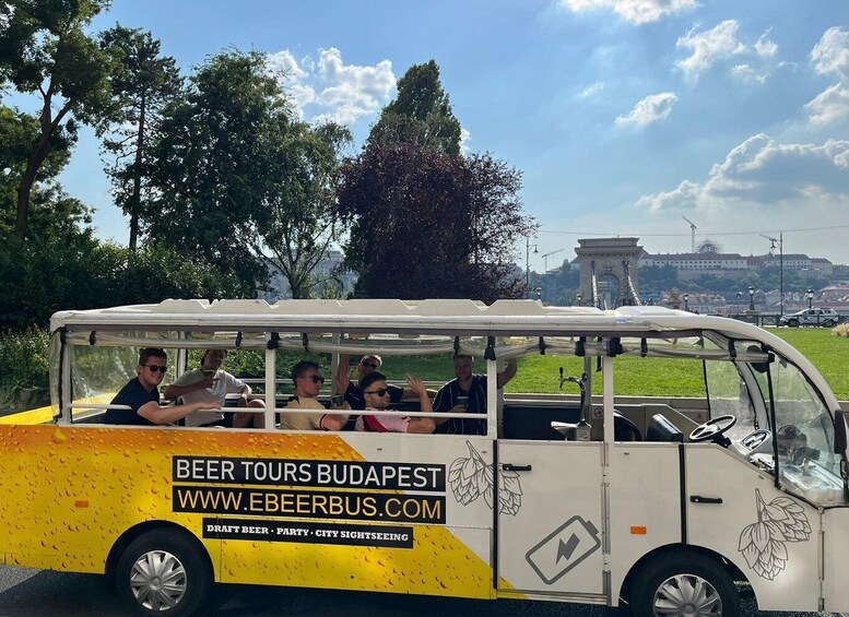 Budapest: Beer Bus Sightseeing Tour