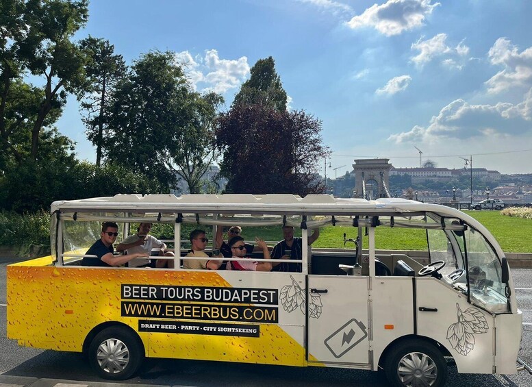 Budapest: Beer Bus Sightseeing Tour