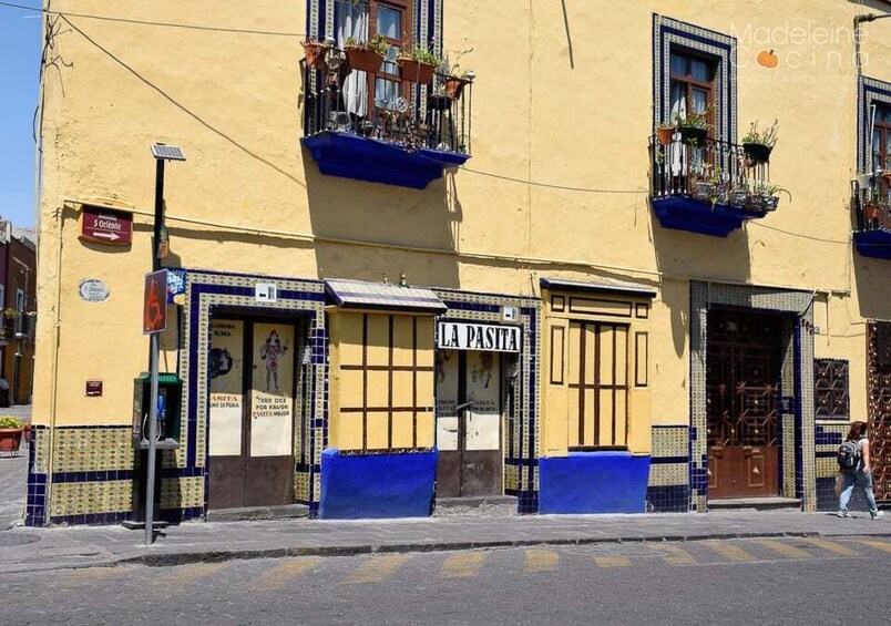 Picture 5 for Activity Puebla: Historic Bars and Canteens Night Tour