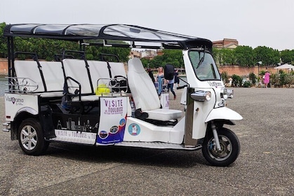 Toulouse Tour in Electric Tuk Tuk