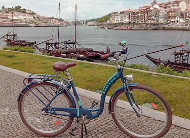 Porto : Visite autoguidée en vélo et en bateau avec dégustation de vin de P...