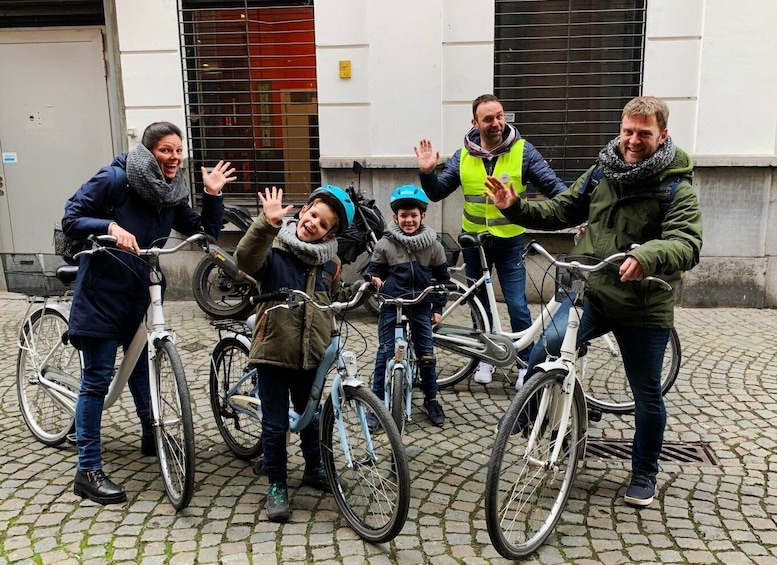 Picture 4 for Activity Antwerp Highlights: 2-Hour Bike Tour