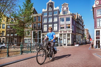 Amsterdam: Noleggio bici con caffè gratis