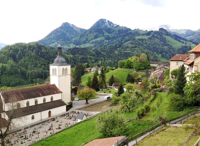 Interlaken: Cheese and Chocolate Full-Day Food Tour