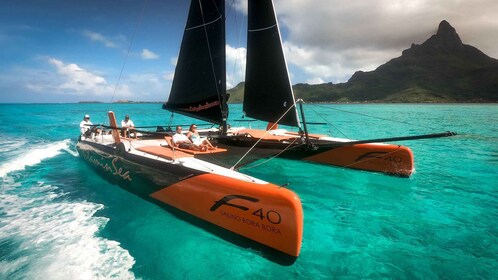 Bora Bora: Halvdags seiling og snorkling med katamaran