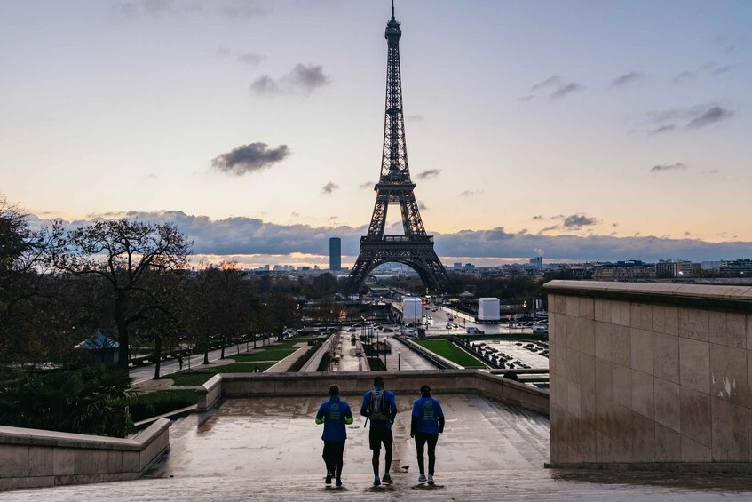 Picture 3 for Activity Paris: Sunrise Running and Sightseeing Group Tour