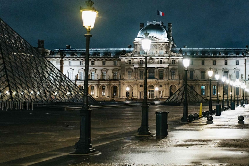 Picture 2 for Activity Paris: Sunrise Running and Sightseeing Group Tour