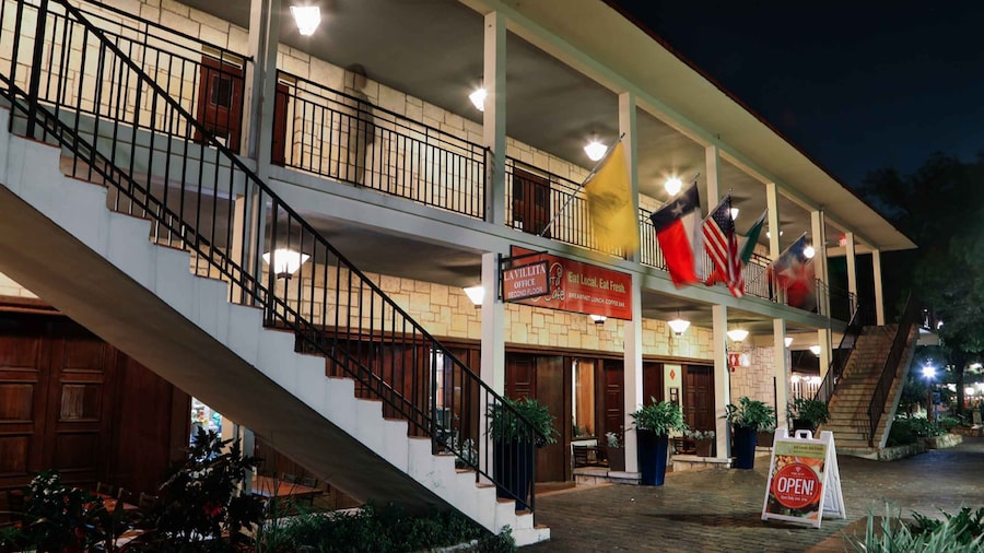 San Antonio: River City Ghosts Haunted Walking Tour