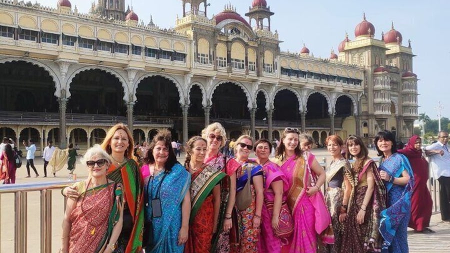 Mysore Palace + Jaganmohana Art Gallery + Devaraja Market = Mysore Heritage Walk