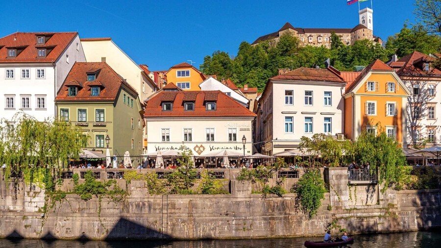 Ljubljana: Guided Walk & Funicular Ride to Ljubljana Castle