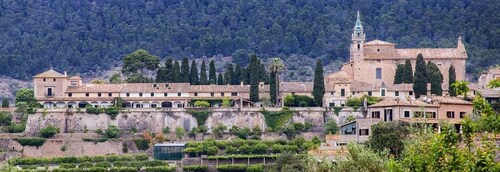 Mallorca: entrada al monasterio cartujo de Valldemossa