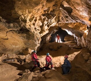 Budapest: Adventure Caving Tour med guide