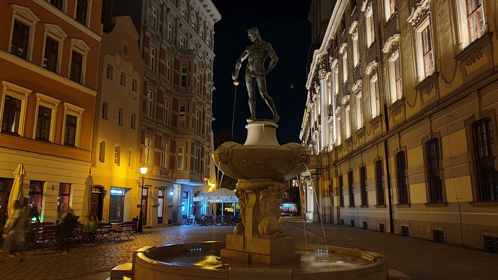 Picture 9 for Activity Wrocław: Old City Night Walk and Gondola Ride