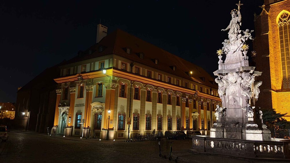 Picture 10 for Activity Wrocław: Old City Night Walk and Gondola Ride