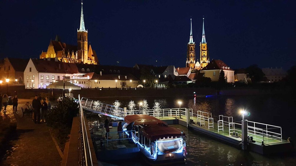 Wrocław: Old City Night Walk and Gondola Ride