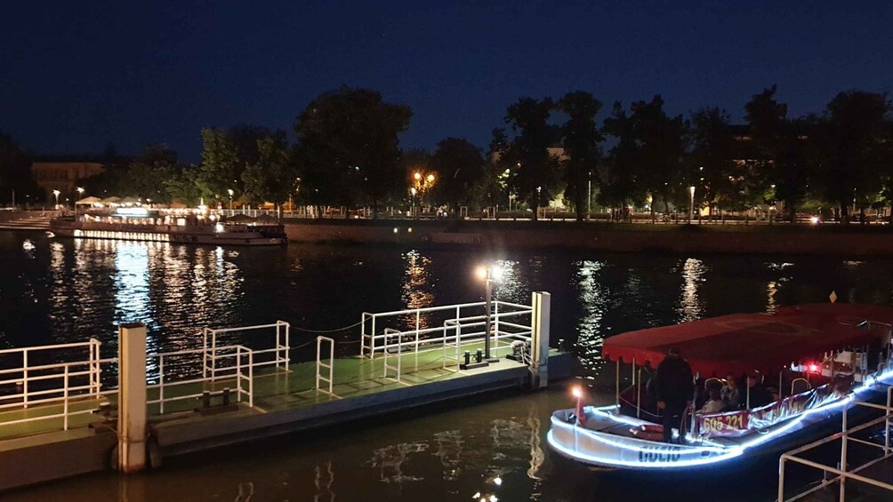 Picture 12 for Activity Wrocław: Old City Night Walk and Gondola Ride