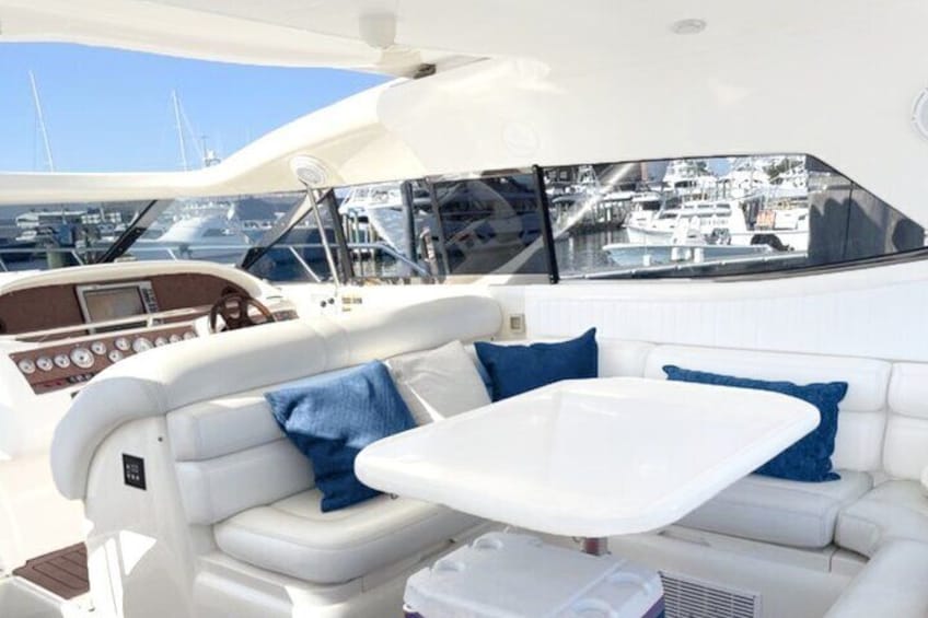 Private 4 Hours Luxury Yacht Tour with Crew