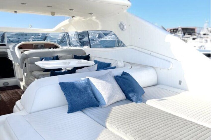 Private 4 Hours Luxury Yacht Tour with Crew