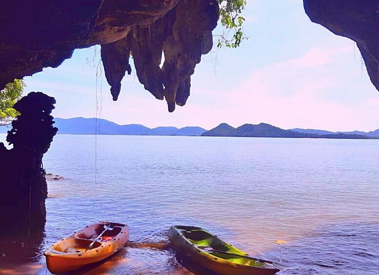 Ko Lanta: Full-Day Caves & Beaches Kayak Tour with Lunch