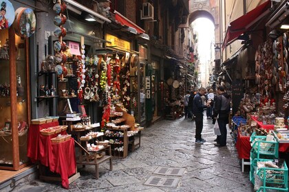 Napoli: Tour a piedi di 2 ore con degustazione di cibi