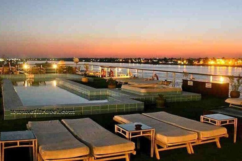 5-Day Private Tour in 5 Star Deluxe Nile Cruise from Luxor to Aswan