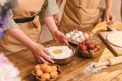 Hong Kong self-service baking experience: making traditional snacks