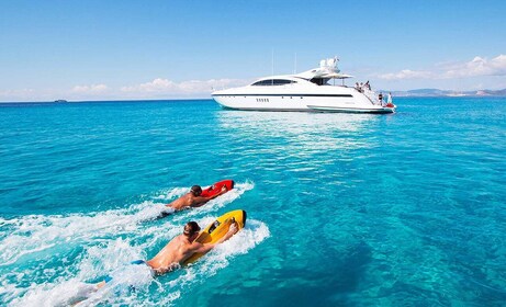 Ibiza: recorrido en barco por la playa y la cueva con juguetes acuáticos de...